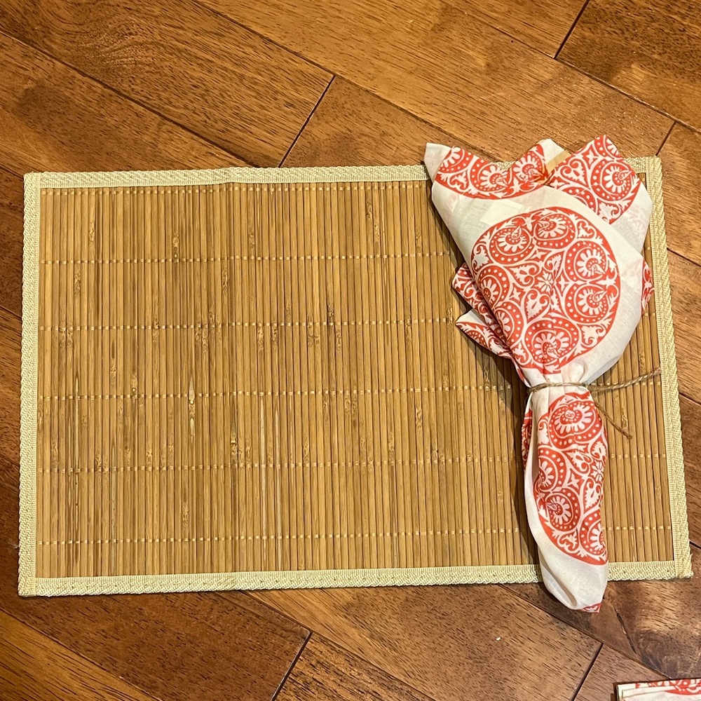 Pottery Barn Coral and White Patterned Napkins 20inx20in - Picture 4 of 6